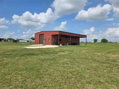 Barndominium with Acreage and Workshop