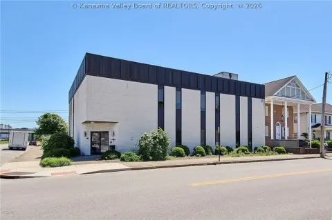 Commercial Office Building with Visibility