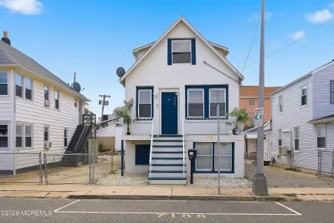 Duplex with Deck