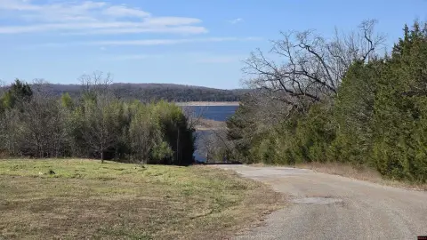 Unrestricted Lot Near Bull Shoals
