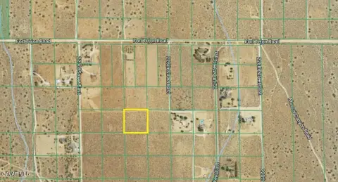 Land in Llano, California