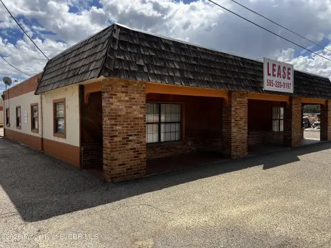 Versatile Commercial Complex in Farmington