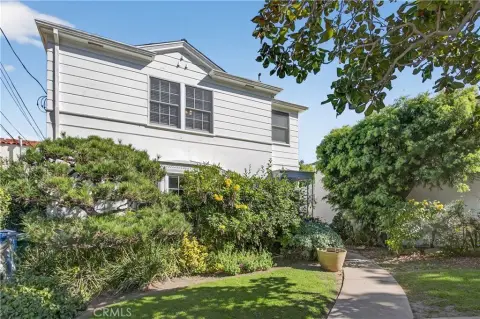 Beverlywood Triplex with Income Potential