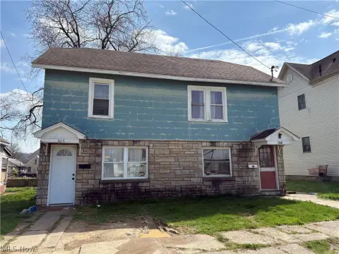 Duplex with On-Site Laundry Hookups