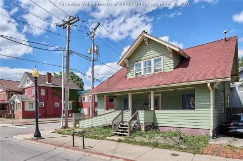 Versatile Duplex in Charleston Location