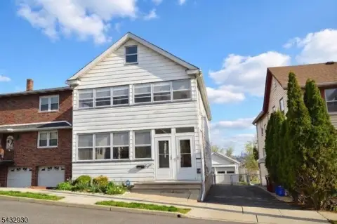 Three-Unit Home with NYC Views
