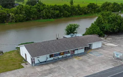 Bayou-Side Restaurant