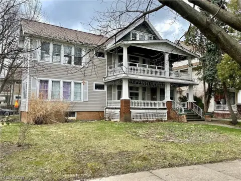 Charming Duplex Near Edgewater Park
