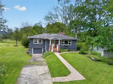 Updated Ranch in Belle Sherman