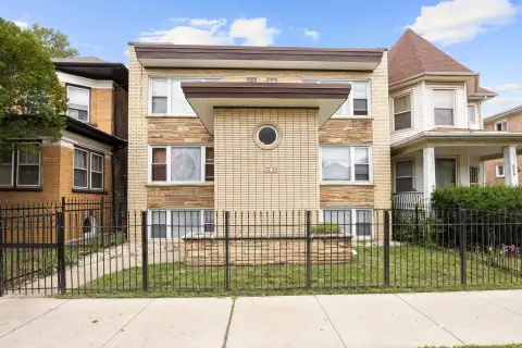 Brick 5-Unit Apartment Building with Parking