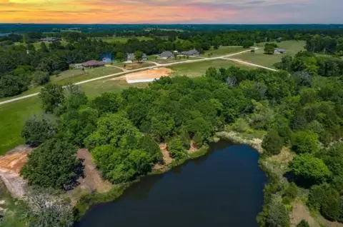 Waterfront Land in Water’s Edge