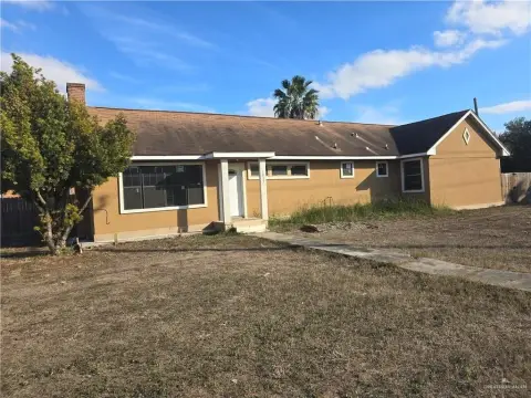 Triplex With Main Residence and Studios