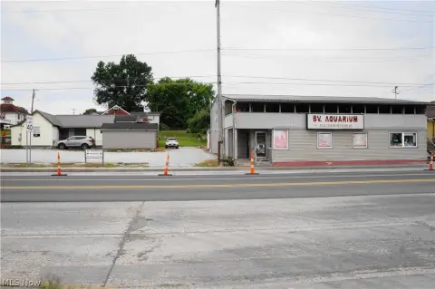 Mixed-Use Income Building