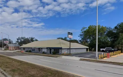 Multi-Unit Retail Income Building