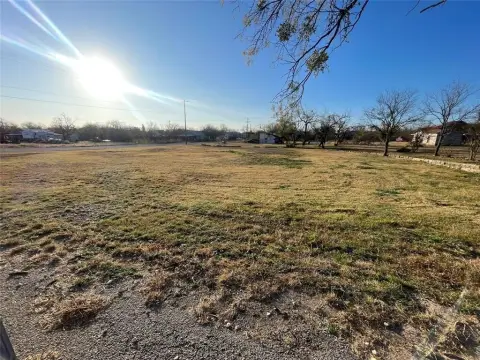 Vacant Corner Lot in Coleman