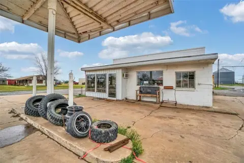 Equipped Tire Repair Shop
