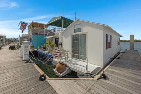 Affordable Liveaboard Houseboat & Slip