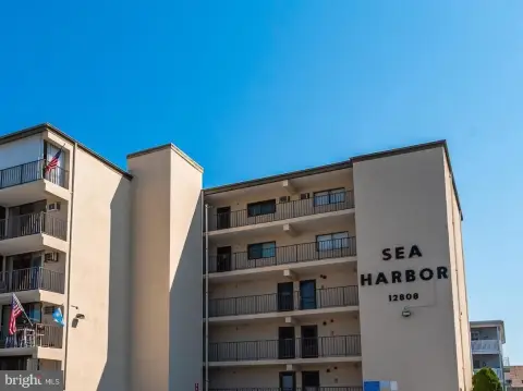 Efficiency Unit with Balcony