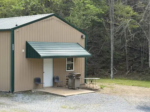 Watauga Commercial Building with Lift