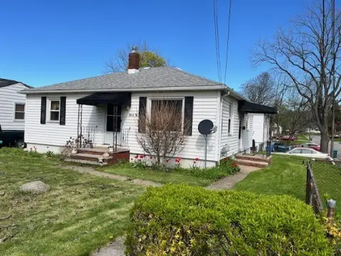Well-Maintained Ranch Duplex in Rochester