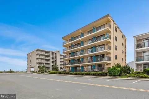 Furnished Beach-Block Condo