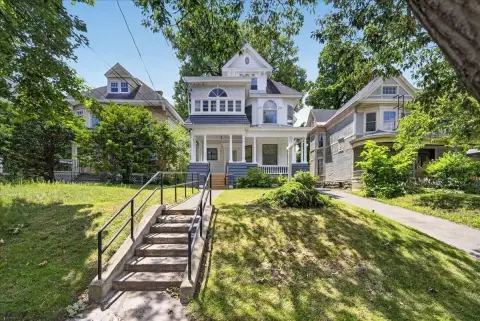 Mixed-Use Dental Office and Apartment