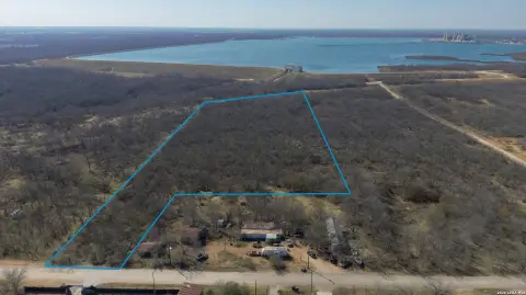 Unrestricted Land in Growing Elmendorf