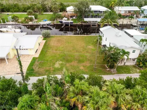 Sailboat Access Lot in Bokeelia