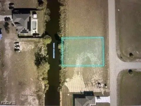 Cape Coral Canal-Front Vacant Lot