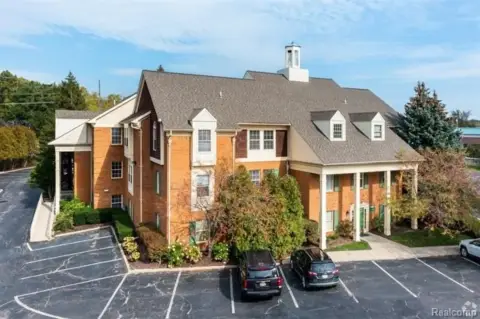 Farmington Hills Office Space Available