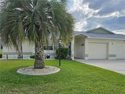 Remodeled 55+ Villa with Screened Porch