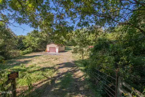 Land with Garage Near Abingdon