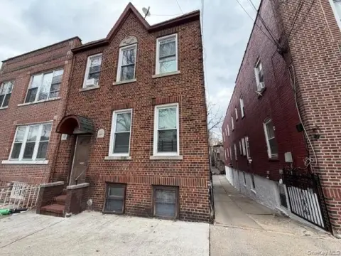 Two-Family Home in Pelham Bay