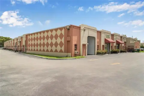 Miami Industrial Warehouse For Rent