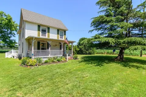 Charming Farmhouse in Locustville, VA