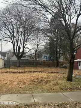 Residential Land in Albany, NY