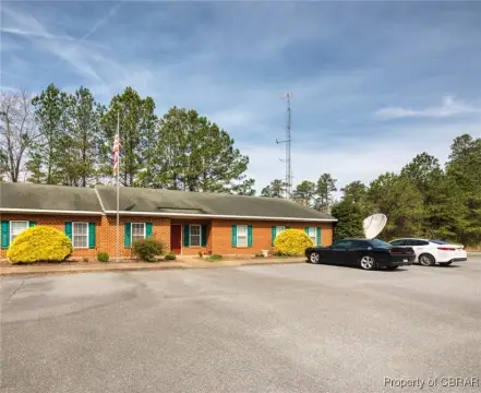 Single-Level Mixed-Use Building