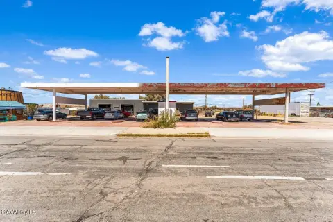 Versatile Mixed-Use Property in Boron