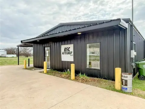 Godley Commercial Building For Lease