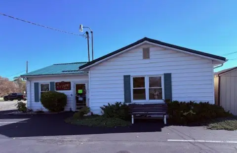Office Building with Efficiency Apartment