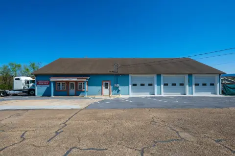 Renovated Flex Space For Lease