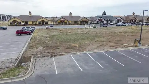 Commercial Land in Plaza Setting