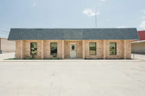 Flex Space with Three-Bay Shop