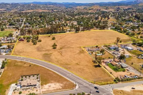 Ramona Land/Lot Near Downtown