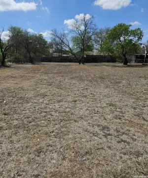 Spacious Lot Near Memorial High