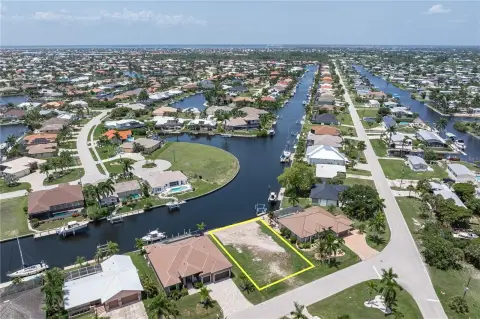 Waterfront Sail-Access Vacant Lot