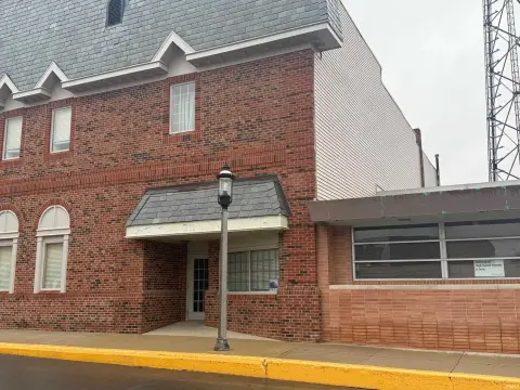Commercial Building in Flora Center