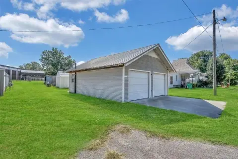 Mangum, OK Land with Garage