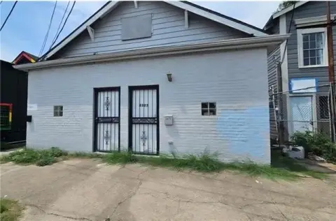 Cottage Duplex with Business Space