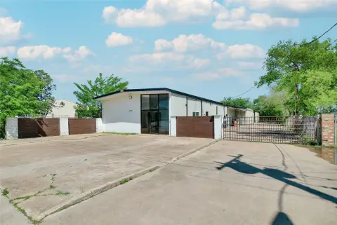 Fully Renovated Flex Warehouse